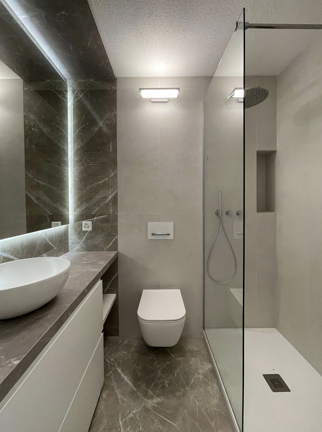 bagno moderno-marmo